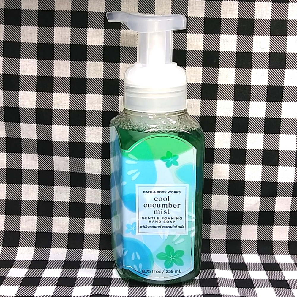 BATH & BODY WORKS GENTLE FOAMING HAND SOAP - COOL CUCUMBER MIST - 8.75 OZ NEW